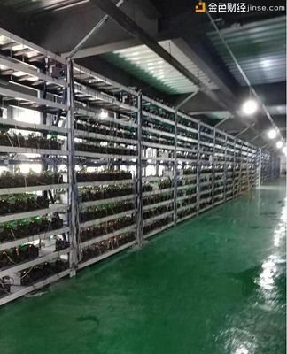 Mining farm with numerous rigs