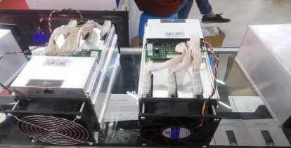 Advanced solar-powered Bitcoin mining rig harnessing renewable energy